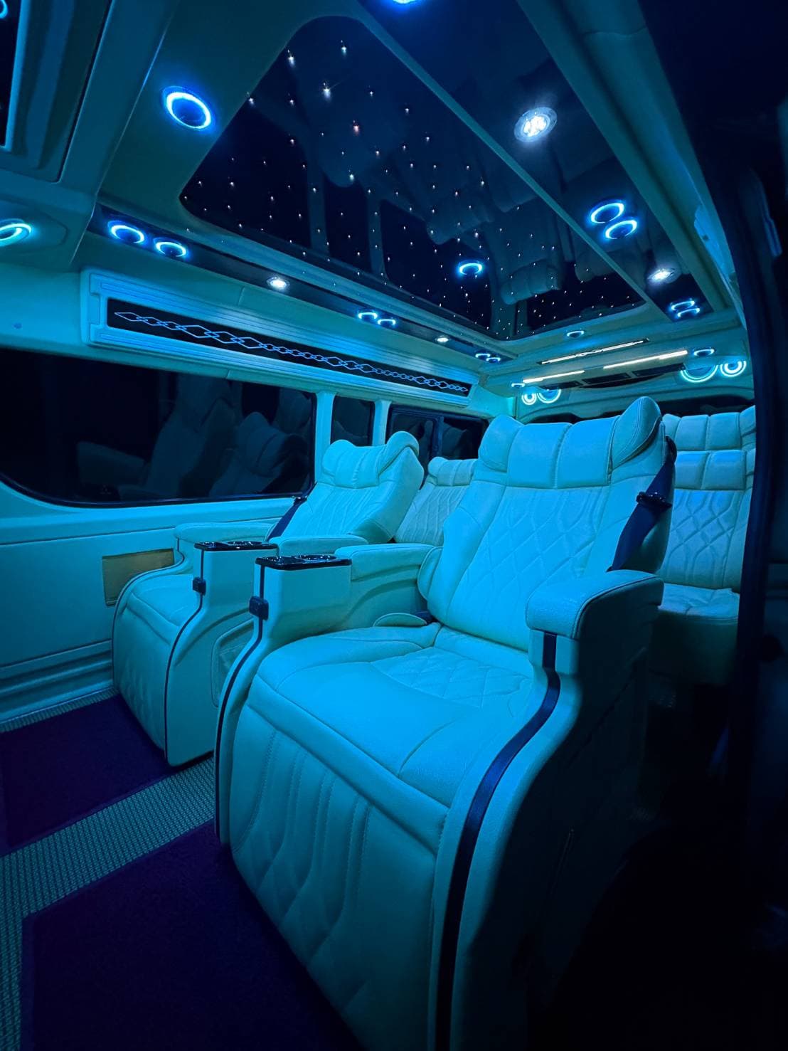 รถตู้ภายใน 4